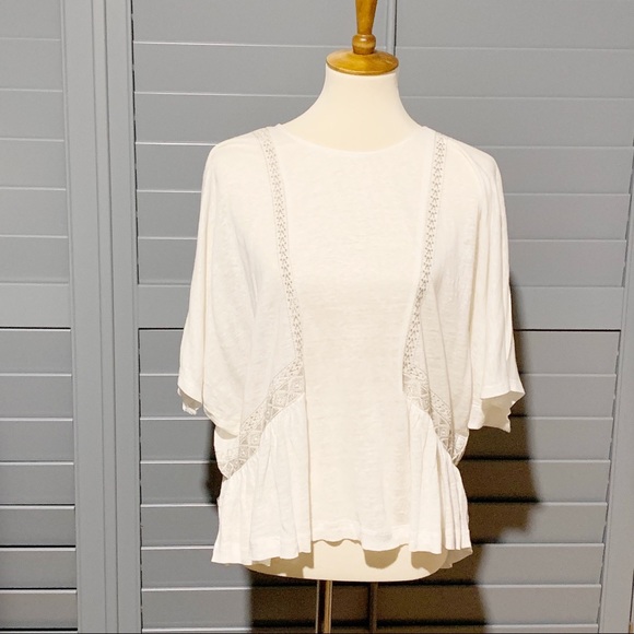 Anthropologie Tops - Anthropologie Akemi+Kin Cream & Gold Shirt Size M